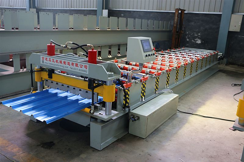 Indonesia Spandek Roofing Roll Forming Machine