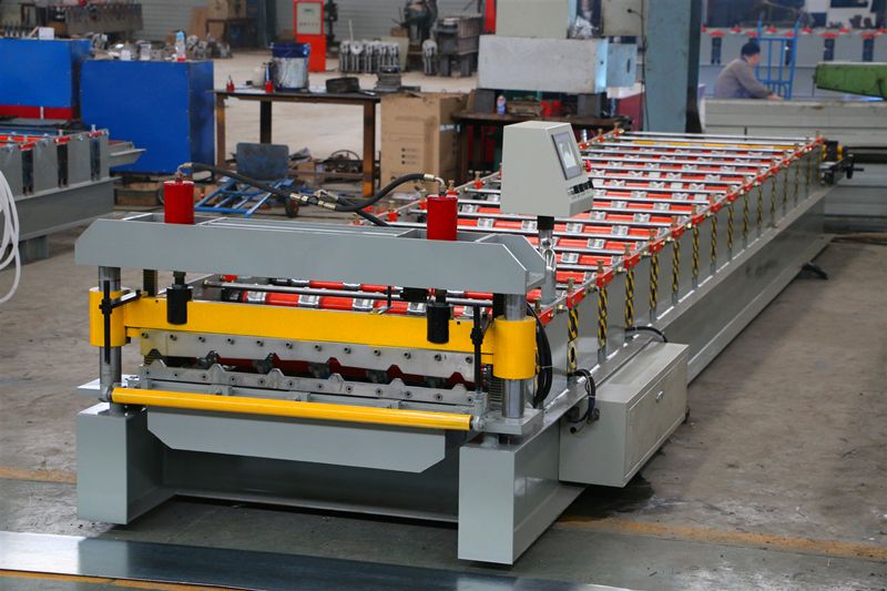 CE Standard Roofing Sheet Roll Forming Machine